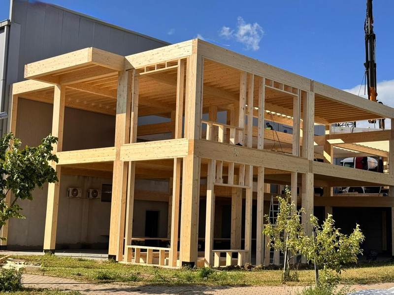 Holz-Fertighaus von Green House Germany im Rohbau
